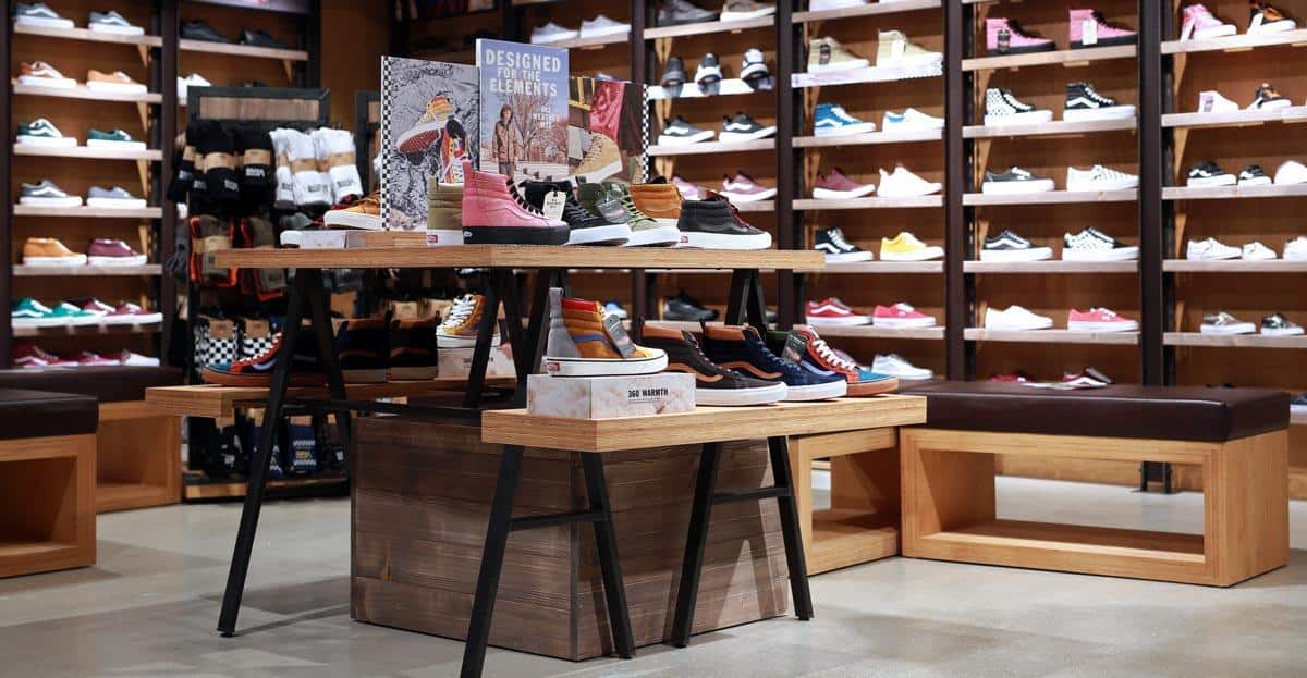 vans store display