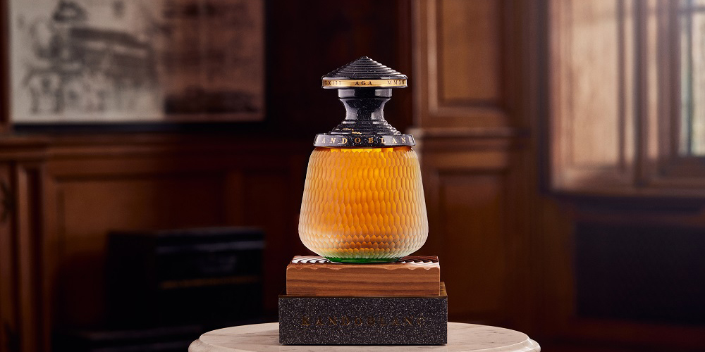 Crafting Elegance: Custom plinth for one-of-kind Whiskey